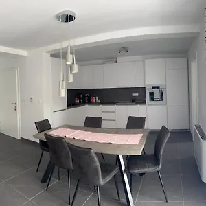 Lana Apartman